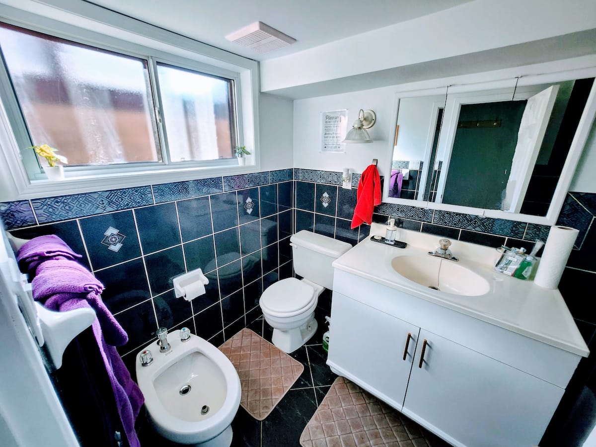 Private four-piece bathroom